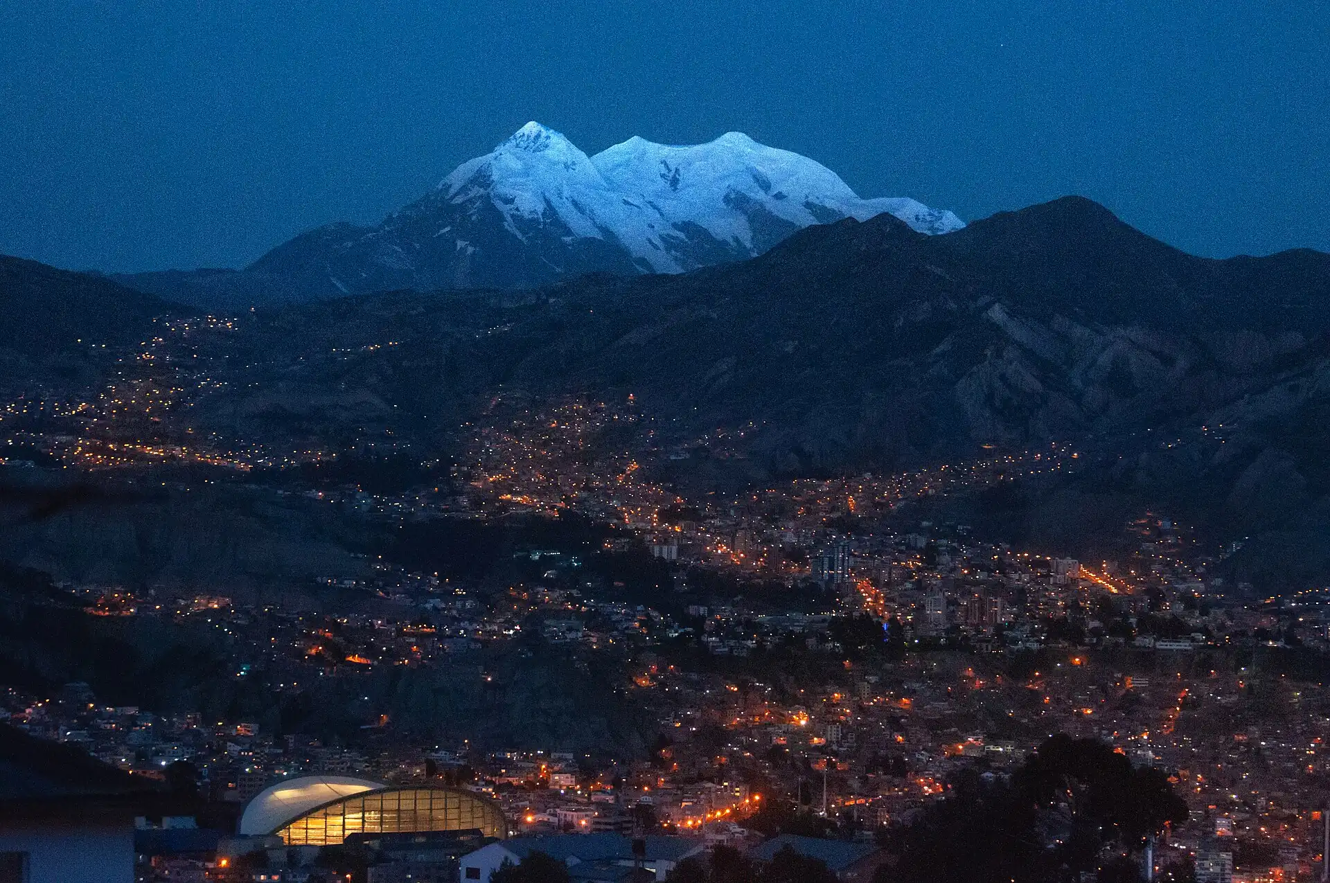 La Paz ve Illimani Dağı